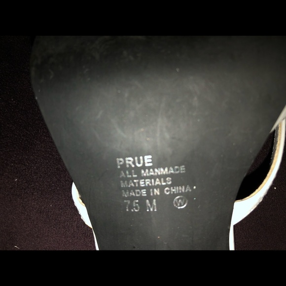 Mudd white sandals, never worn. Size 7.5. - Picture 6 of 7